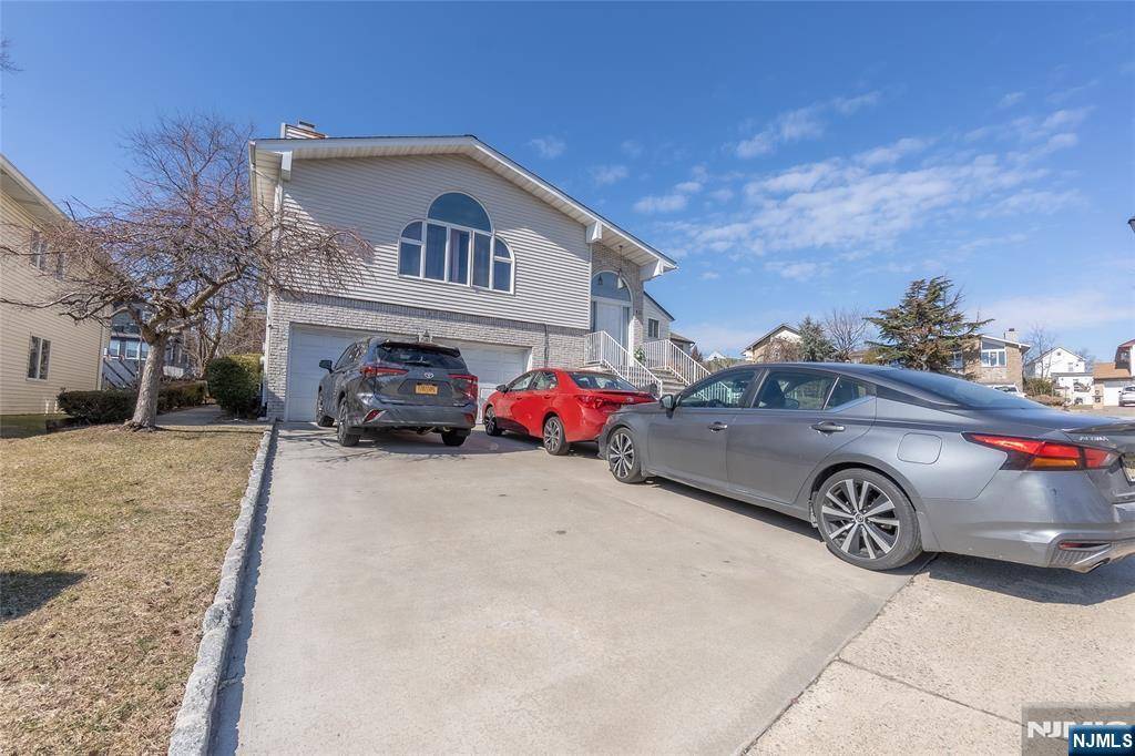 Elmwood Park, NJ 07407,10 Livi CT
