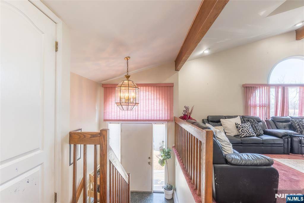 Elmwood Park, NJ 07407,10 Livi CT