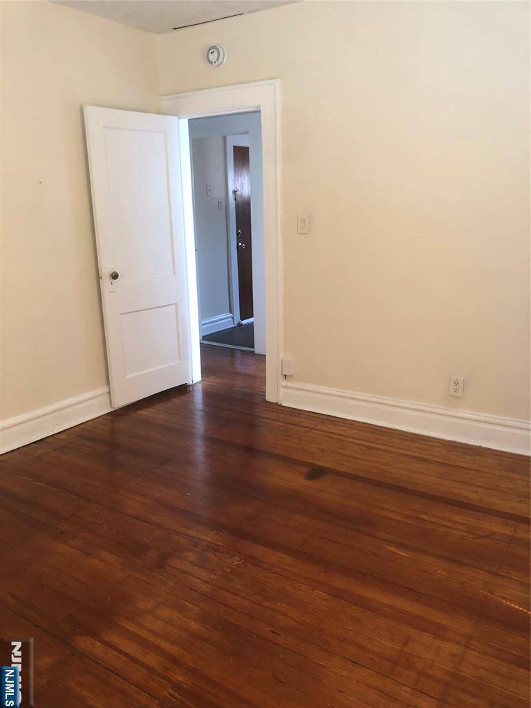 North Arlington, NJ 07031,4 Belmount AVE #1R