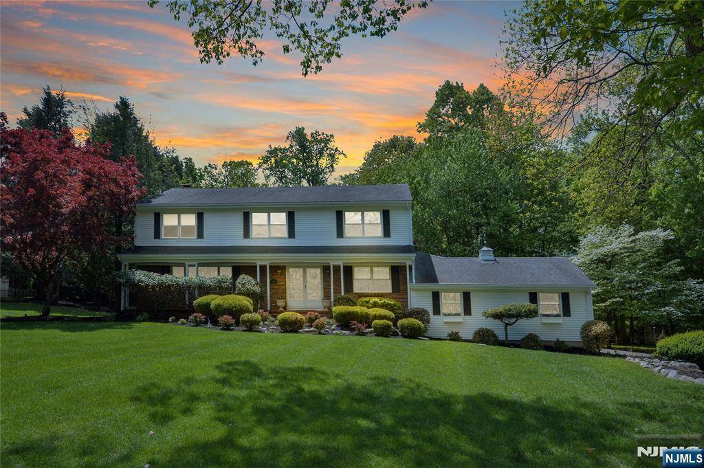 Upper Saddle River, NJ 07458,26 Cherry LN