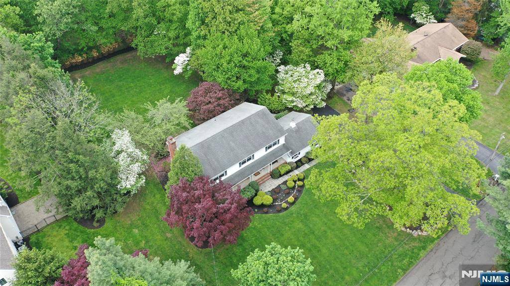 Upper Saddle River, NJ 07458,26 Cherry LN