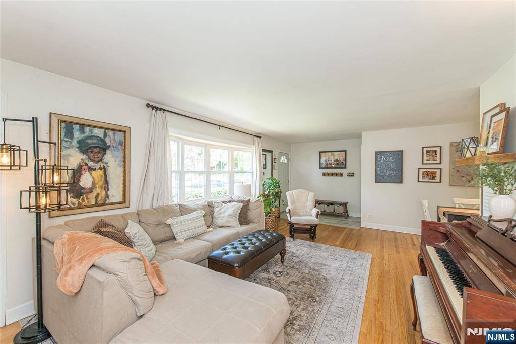 West Caldwell, NJ 07006,40 Woodrow