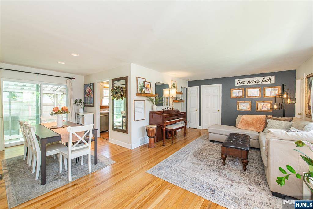 West Caldwell, NJ 07006,40 Woodrow
