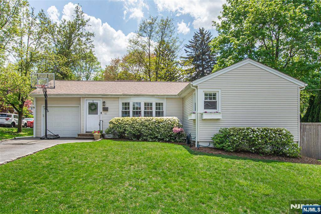 West Caldwell, NJ 07006,40 Woodrow