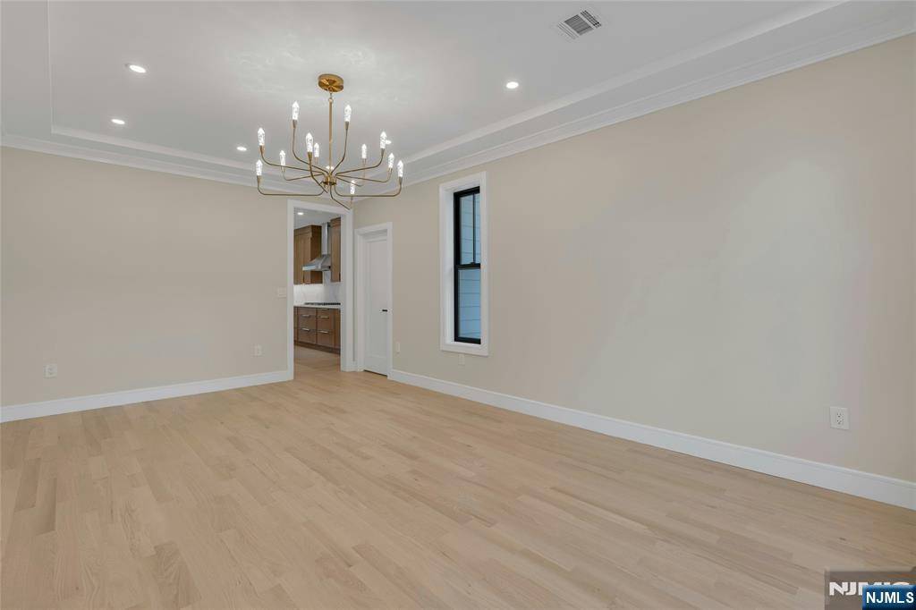 Bergenfield, NJ 07621,22 Glenwood DR