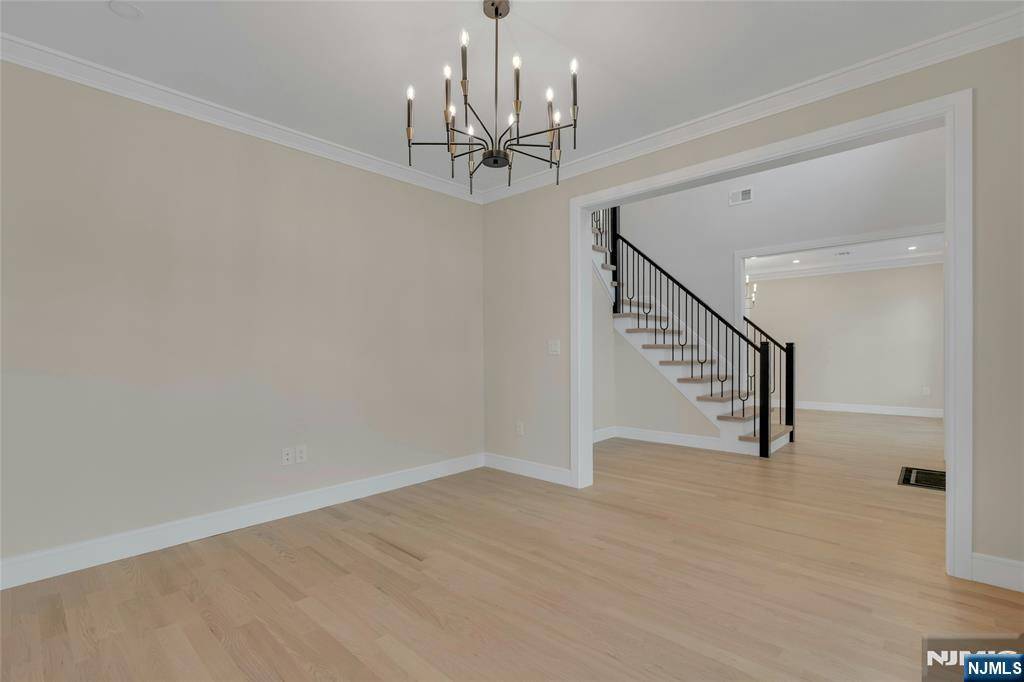 Bergenfield, NJ 07621,22 Glenwood DR