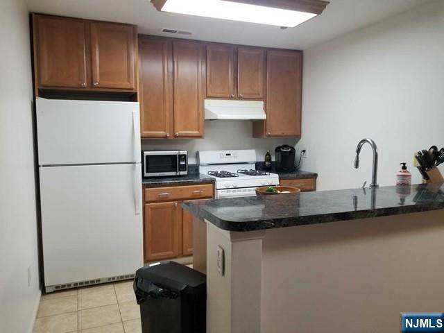 Englewood, NJ 07631,3 Squire CT