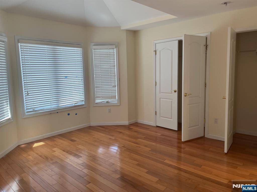 Palisades Park, NJ 07650,11 E Ruby AVE #B