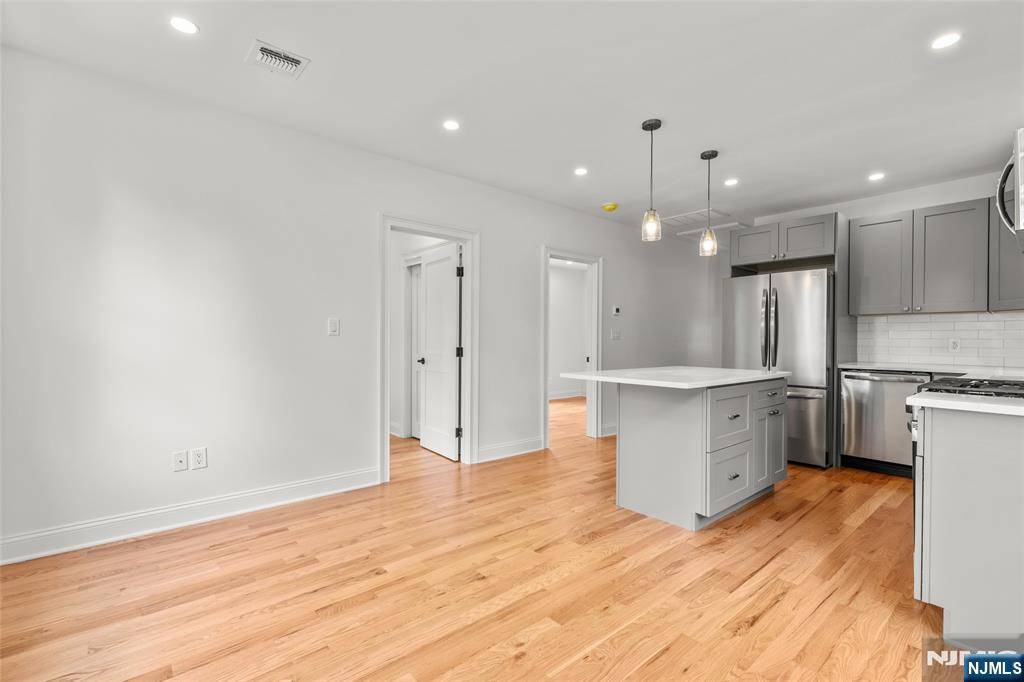 Midland Park, NJ 07432,43 Franklin AVE #2