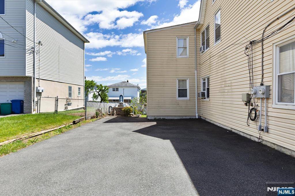 Lodi, NJ 07644,216 Farnham AVE