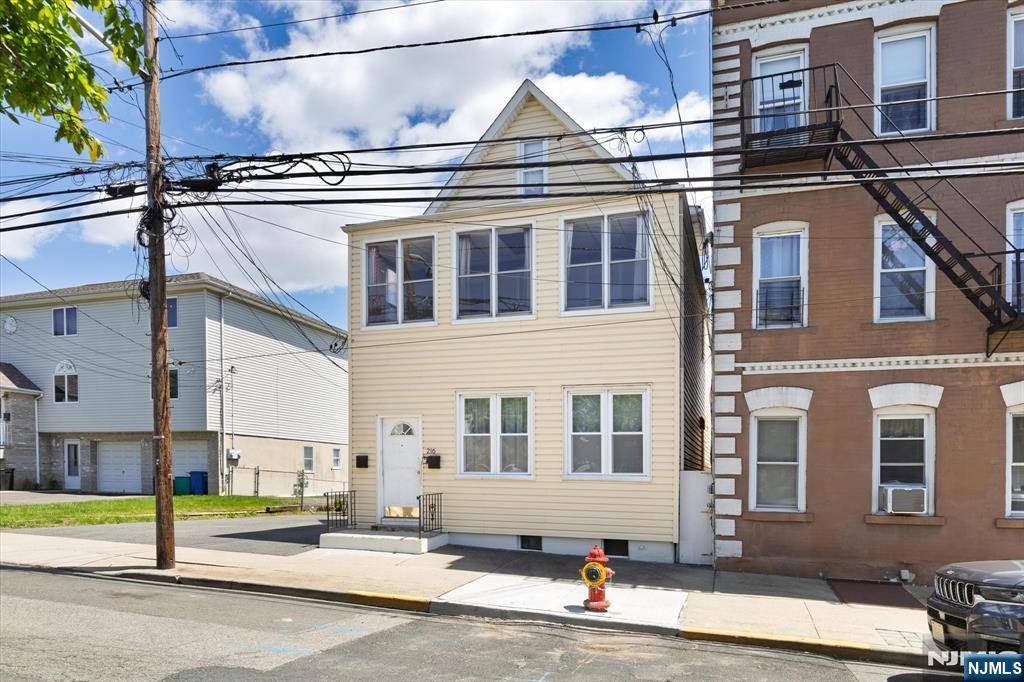 Lodi, NJ 07644,216 Farnham AVE