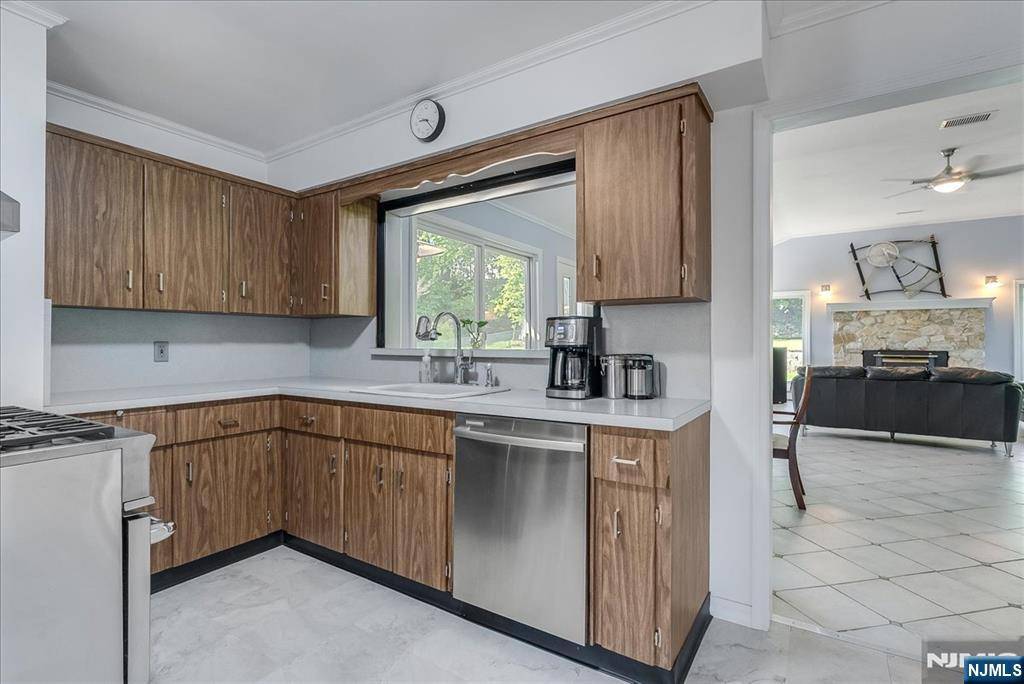 Wayne, NJ 07470,53 Mountain Ridge DR
