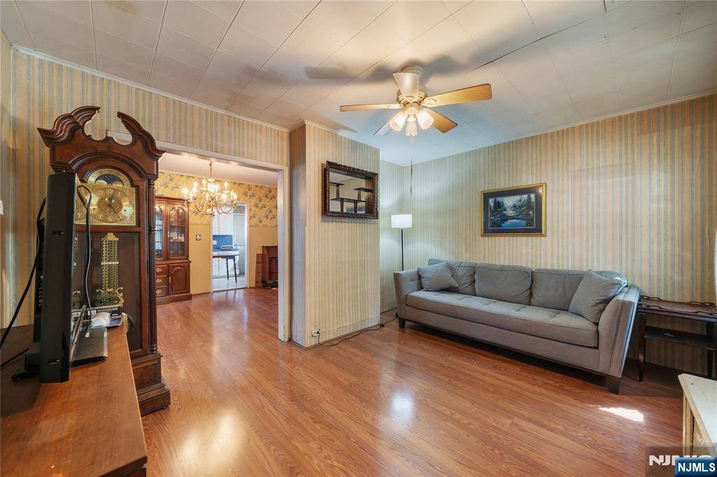 Clifton, NJ 07011,272 Burgess PL