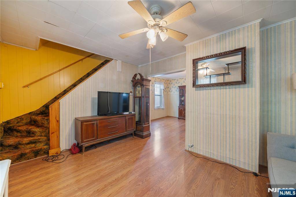Clifton, NJ 07011,272 Burgess PL