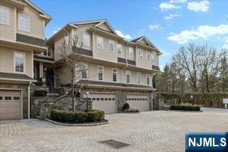 Tenafly, NJ 07670,3 Kensington CT