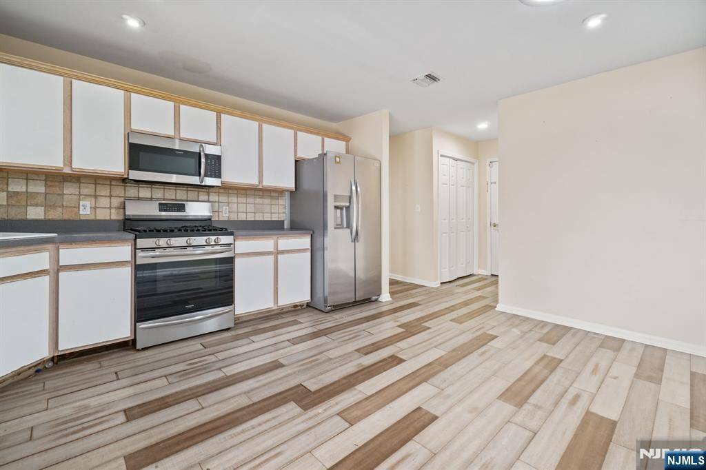 Haledon, NJ 07508,410 Heights DR