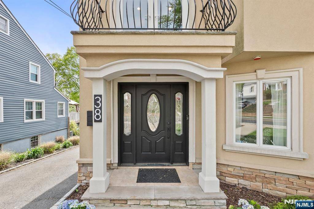 Nutley, NJ 07110,38 Cathedral AVE