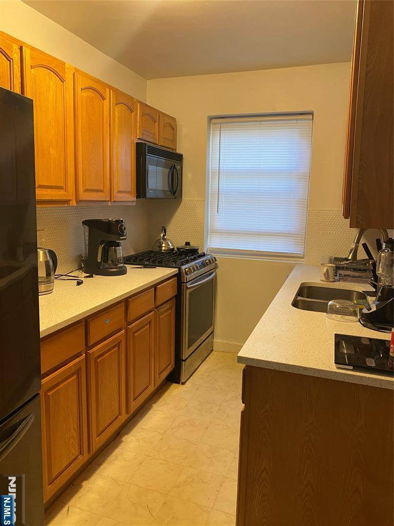 Teaneck, NJ 07666,1500 Terrace CIR ##2