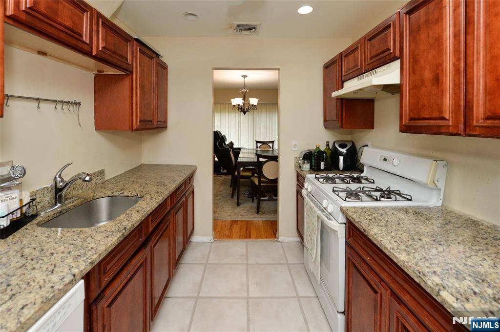 River Vale, NJ 07675,102 Holiday LN