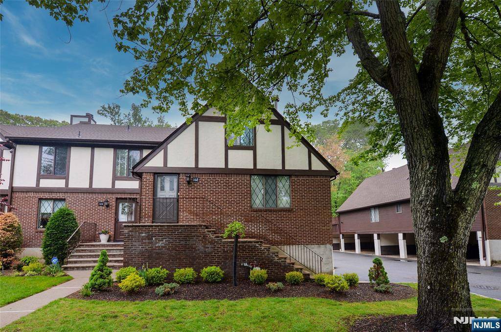 River Vale, NJ 07675,102 Holiday LN