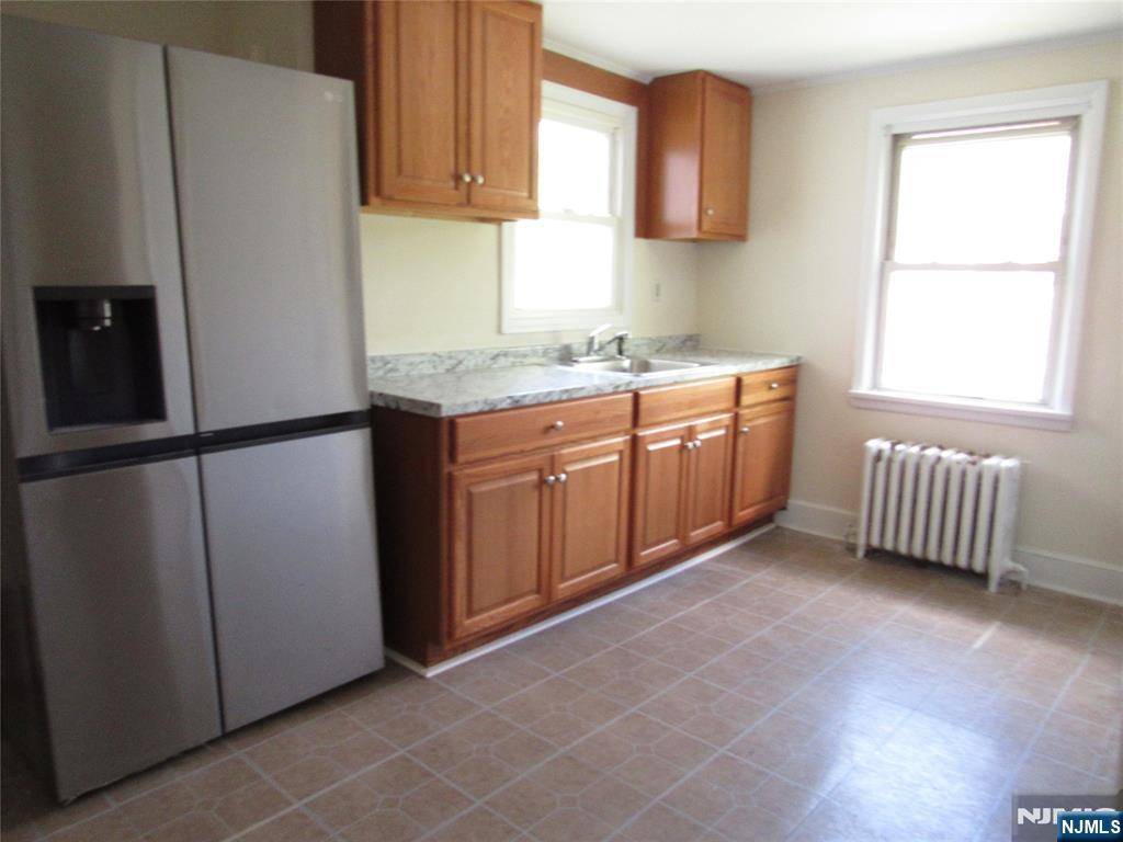 Paramus, NJ 07652,182 W Midland AVE #2