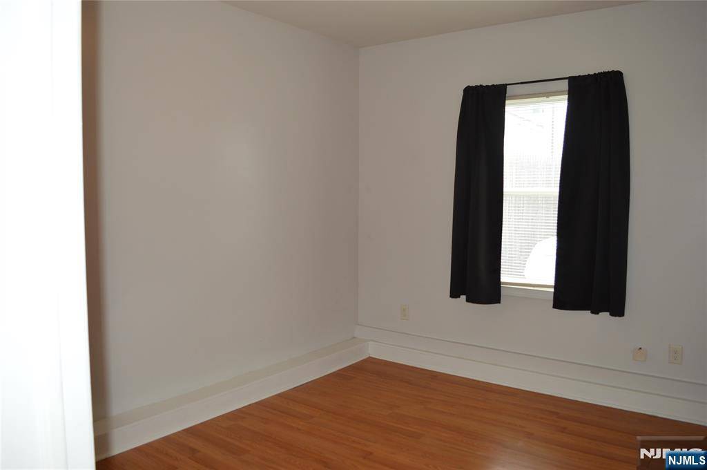 Bergenfield, NJ 07621,16-18 N Front #5