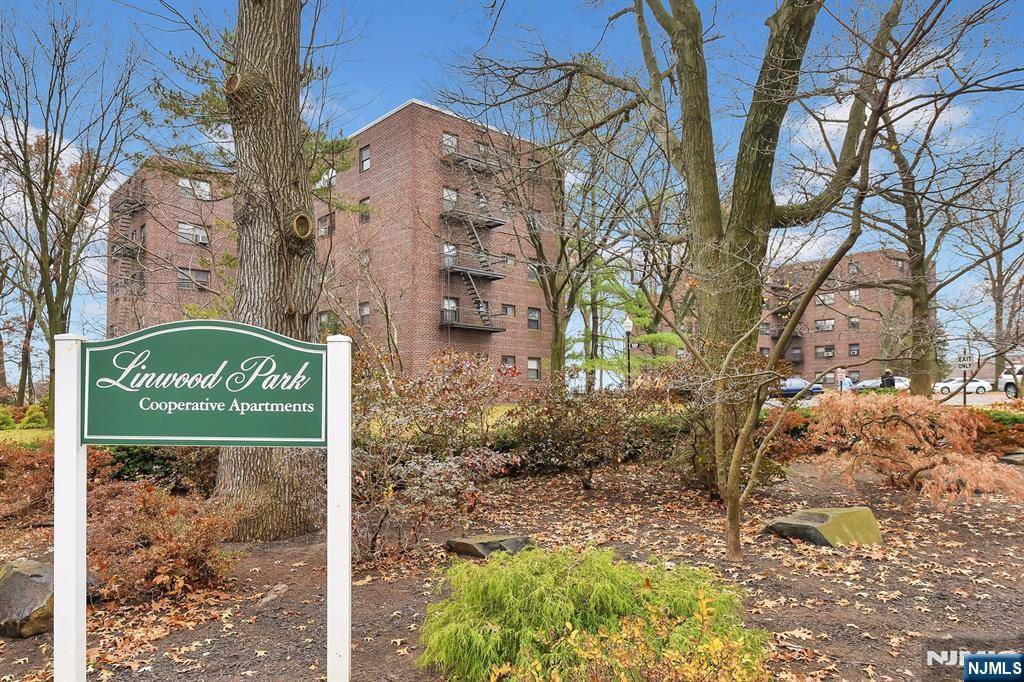 Fort Lee, NJ 07024,401 Park PL #2G