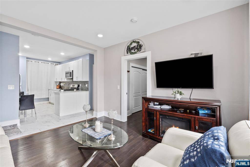 West New York, NJ 07093,6414 Park AVE #1