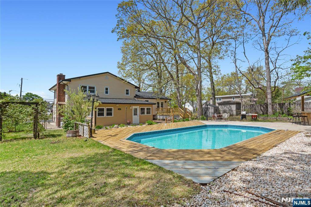 Toms River, NJ 08753,883 Astoria DR