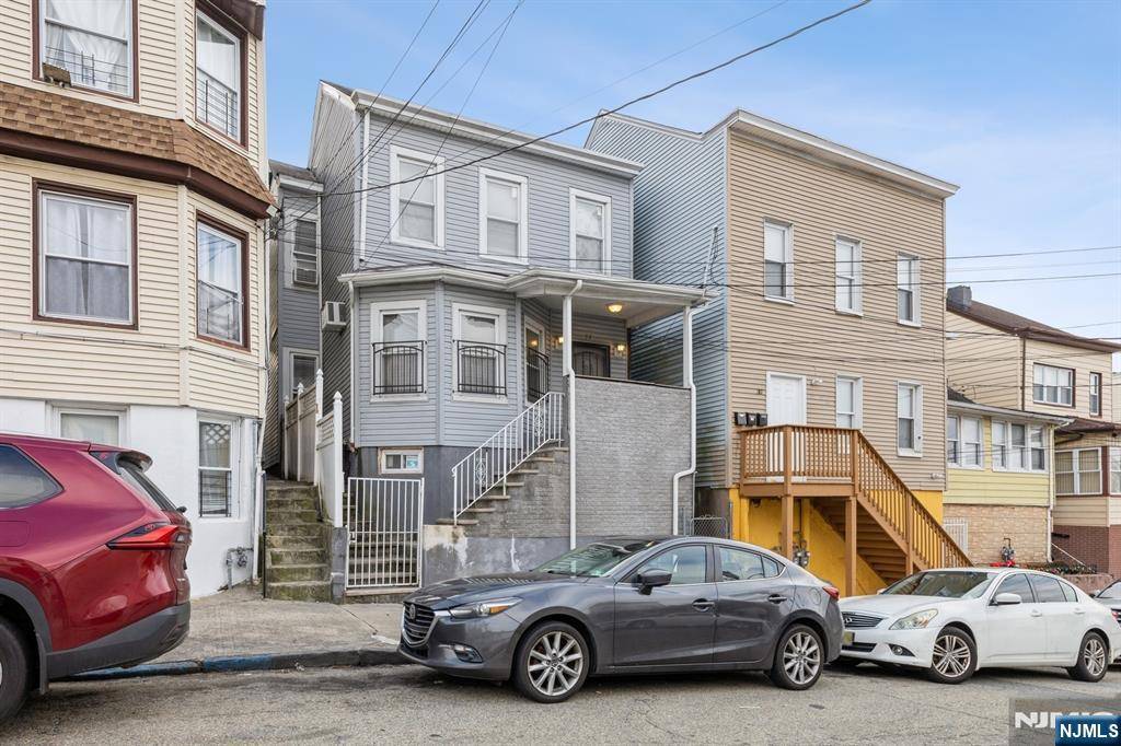 Paterson, NJ 07522,32 6th ST