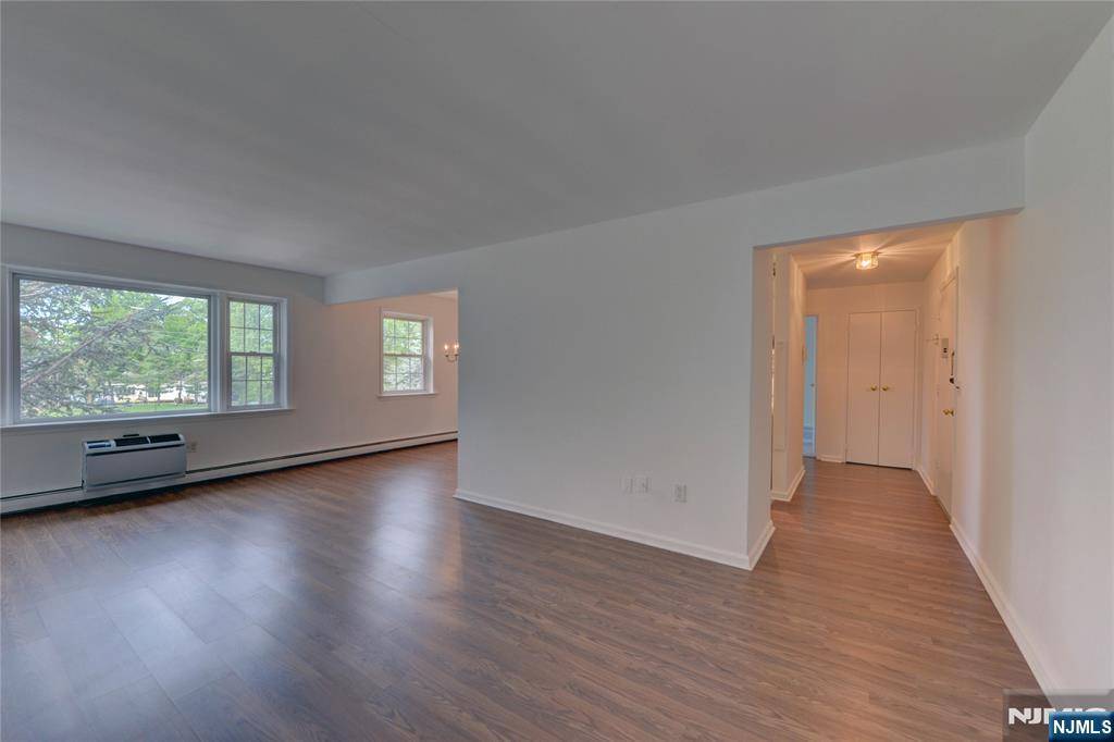 Clifton, NJ 07013,605 Grove #G6