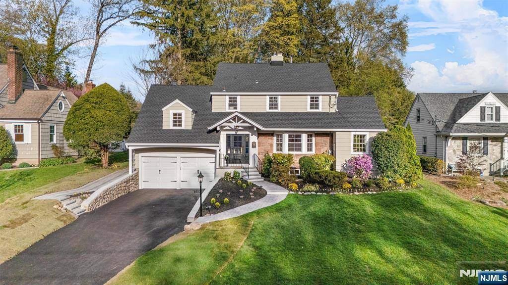 Ho-ho-kus, NJ 07423,44 Edgewood DR