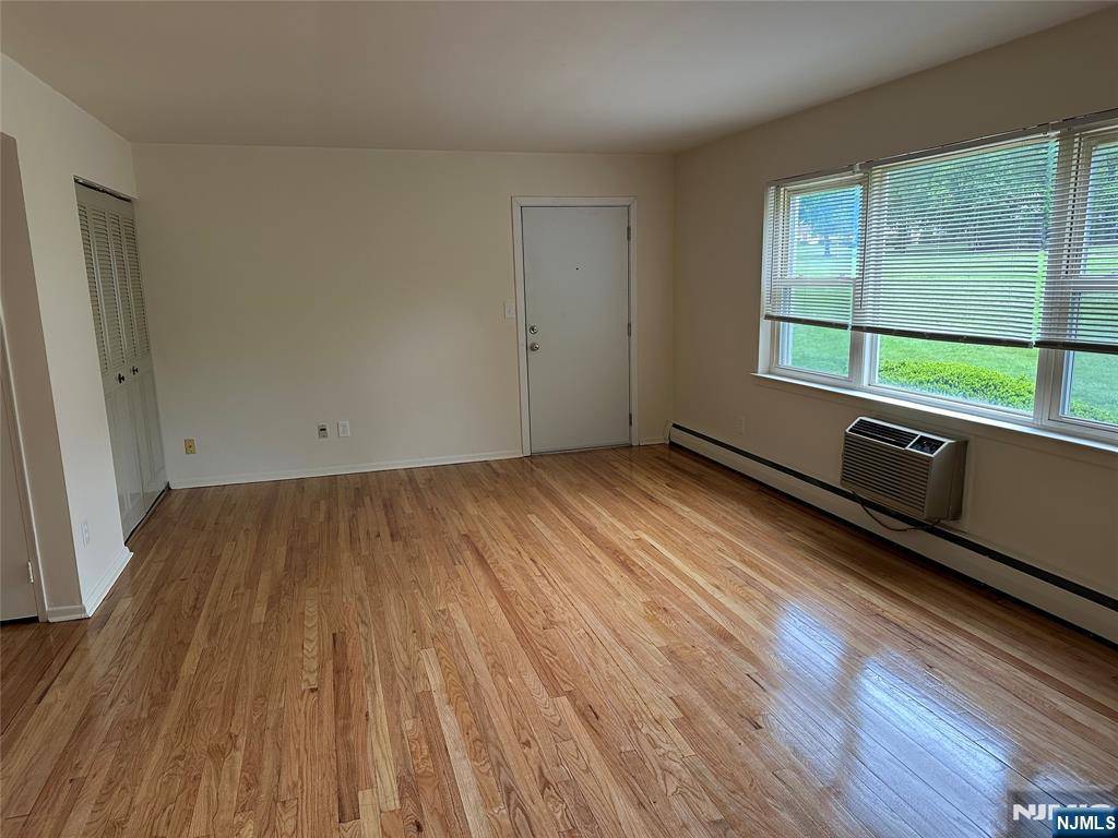 Montvale, NJ 07645,1 Rustic CIR #B