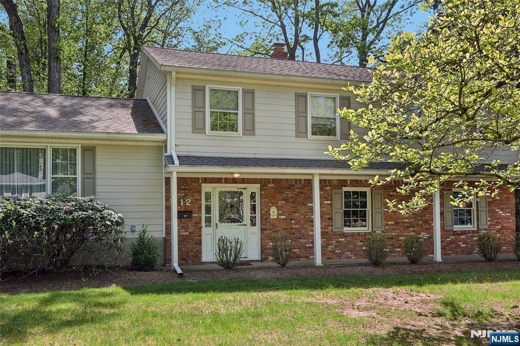 Allendale, NJ 07401,12 Colonial DR