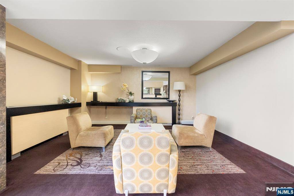 Hackensack, NJ 07601,150 Overlook AVE #14F
