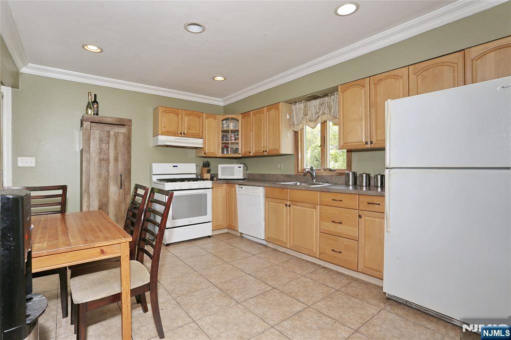 Oakland, NJ 07436,99 Spear ST