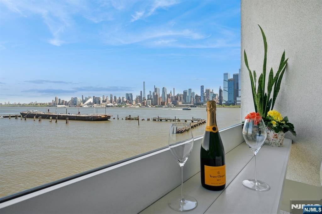 Weehawken, NJ 07086,600 Harbor BLVD #863