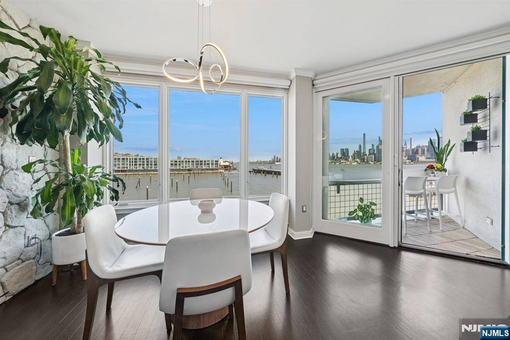 Weehawken, NJ 07086,600 Harbor BLVD #863