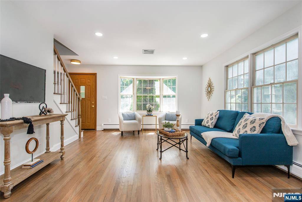 Oradell, NJ 07649,434 Argyle ST