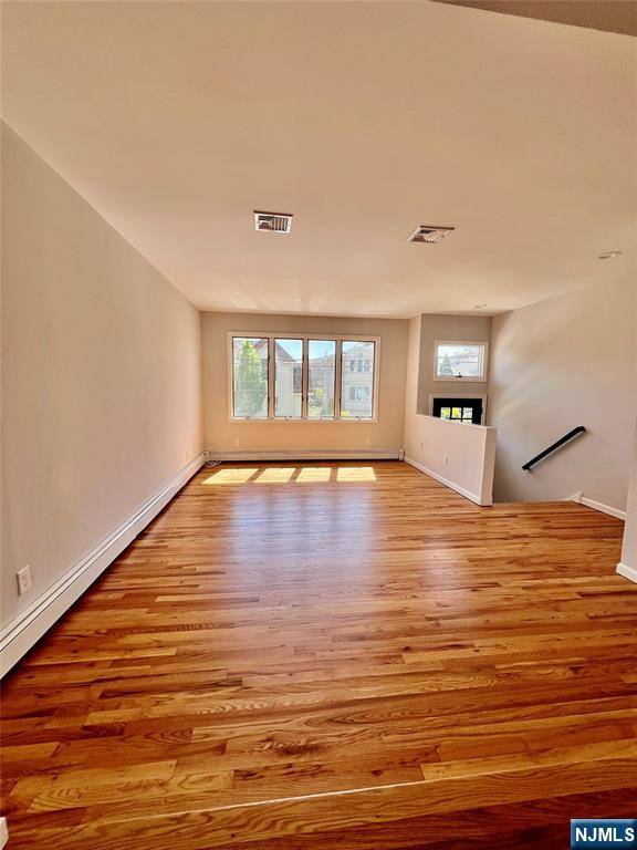 Fort Lee, NJ 07024,229 Warren AVE #B