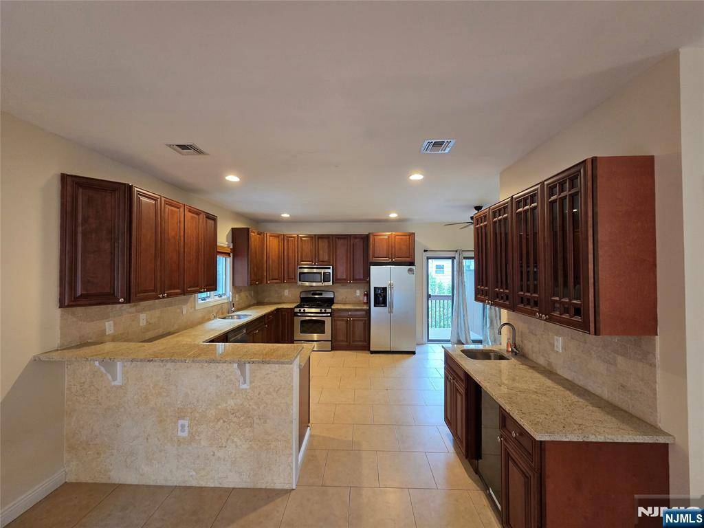 Cliffside Park, NJ 07010,273 Grant AVE