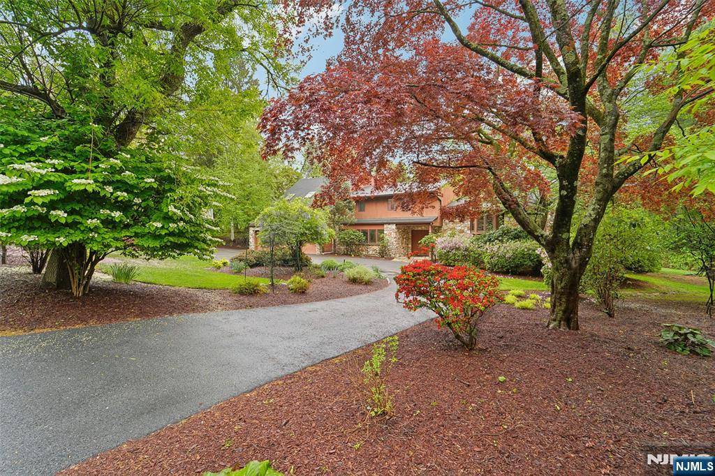 Mahwah, NJ 07430,299 Forest RD