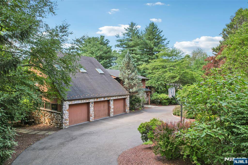 Mahwah, NJ 07430,299 Forest RD