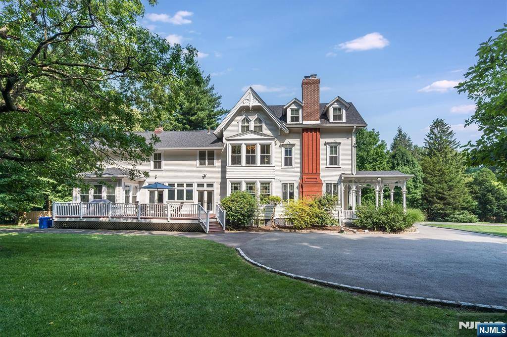 Montclair, NJ 07042,42 Llewellyn RD