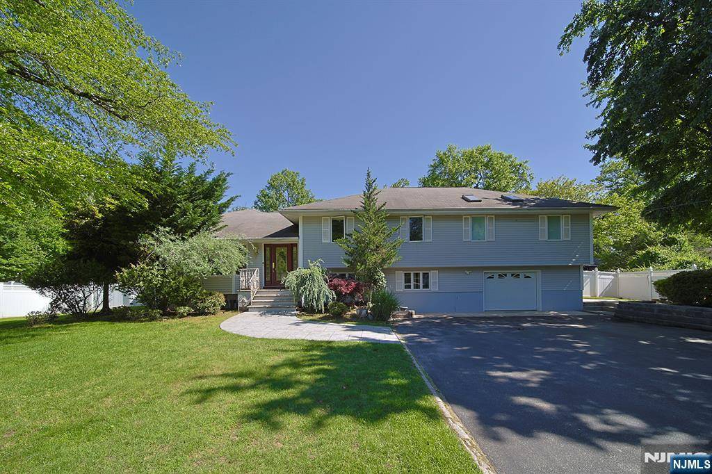 River Vale, NJ 07675,820 Westwood AVE