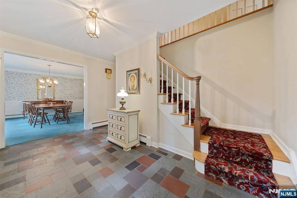 Wyckoff, NJ 07481,336 Lakeview DR