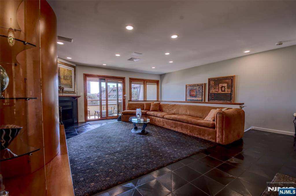 Cliffside Park, NJ 07010,300 Gorge RD #18