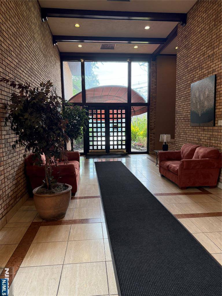 Cliffside Park, NJ 07010,300 Gorge RD #18