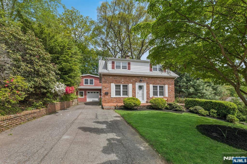 Montvale, NJ 07645,15 Rutherford PL