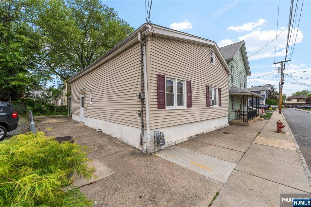 Nutley, NJ 07110,33 Humbert ST